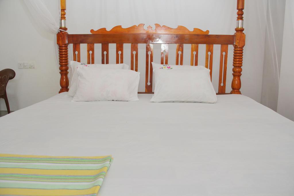 Hotel Nethum Rest à Mirissa Extérieur photo