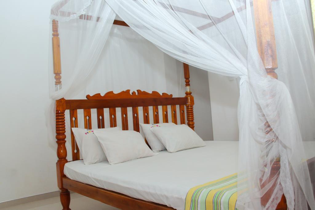 Hotel Nethum Rest à Mirissa Extérieur photo